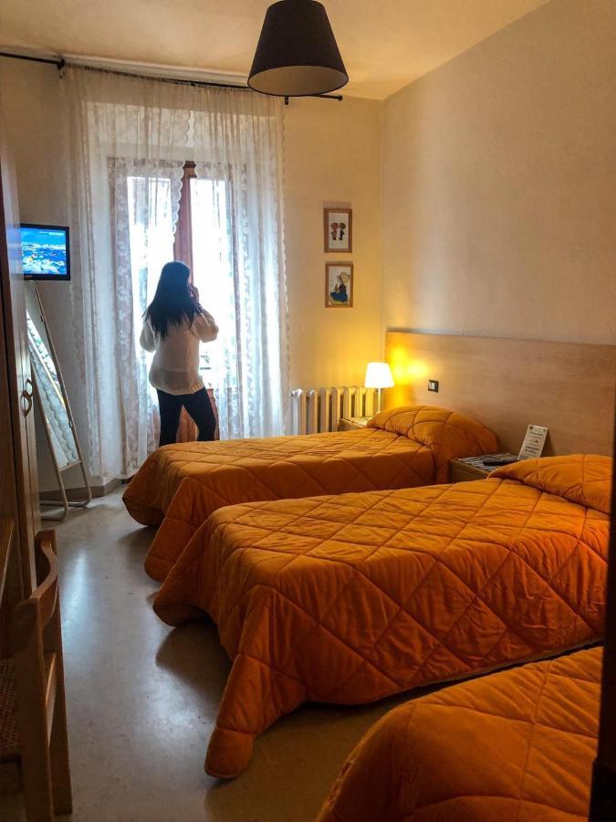 Albergo Ristorante La Torretta กาสติโญเน เด เปโปลี ภายนอก รูปภาพ