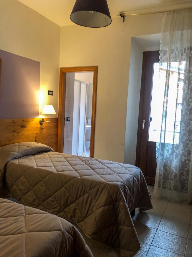 Albergo Ristorante La Torretta กาสติโญเน เด เปโปลี ภายนอก รูปภาพ
