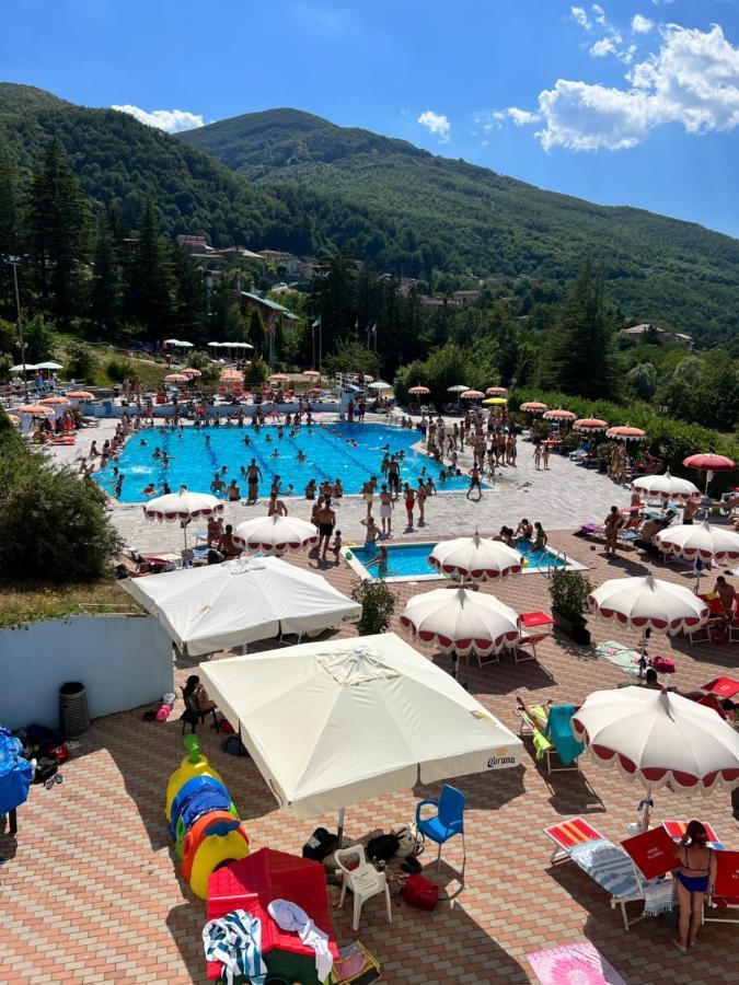 Albergo Ristorante La Torretta กาสติโญเน เด เปโปลี ภายนอก รูปภาพ