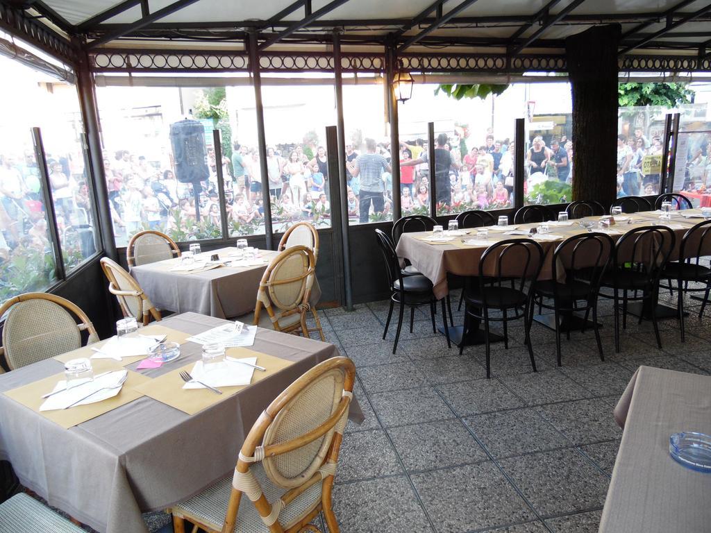 Albergo Ristorante La Torretta กาสติโญเน เด เปโปลี ภายนอก รูปภาพ