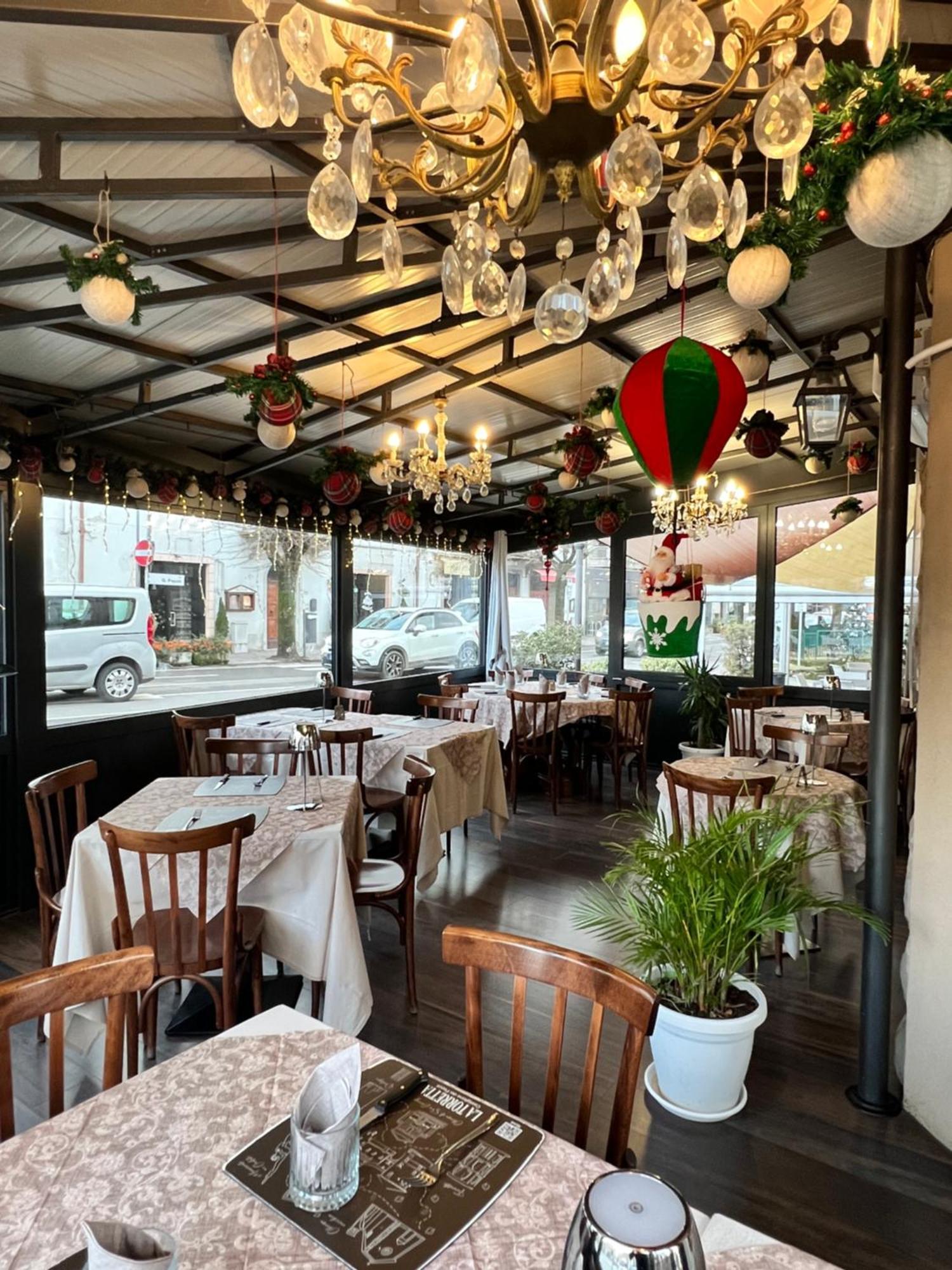 Albergo Ristorante La Torretta กาสติโญเน เด เปโปลี ภายนอก รูปภาพ