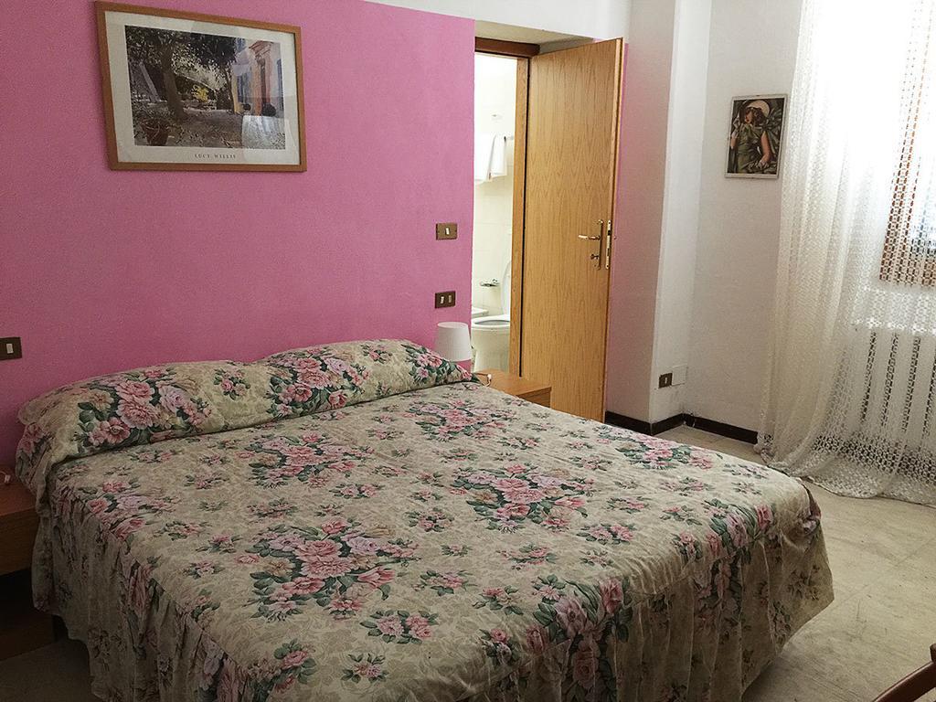 Albergo Ristorante La Torretta กาสติโญเน เด เปโปลี ห้อง รูปภาพ