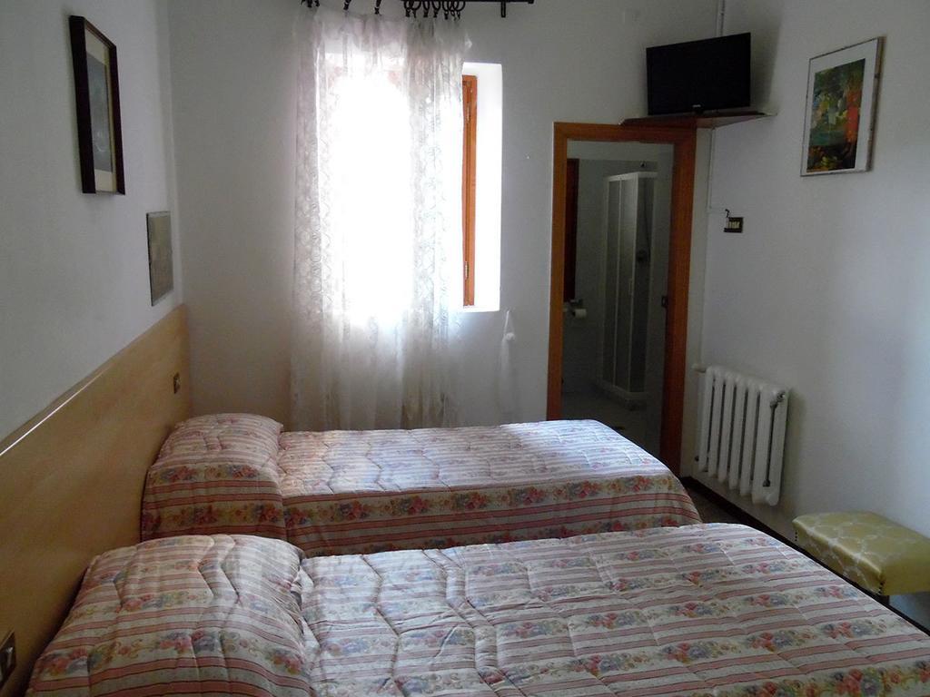 Albergo Ristorante La Torretta กาสติโญเน เด เปโปลี ห้อง รูปภาพ