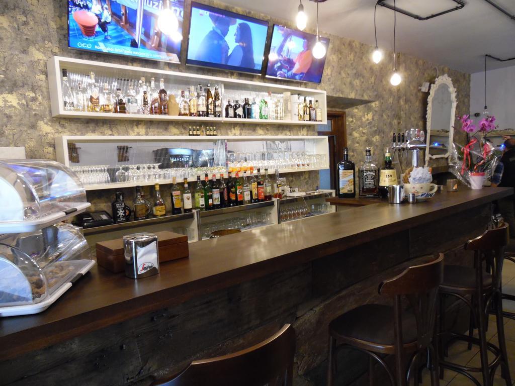 Albergo Ristorante La Torretta กาสติโญเน เด เปโปลี ภายนอก รูปภาพ