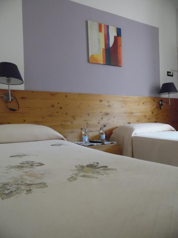 Albergo Ristorante La Torretta กาสติโญเน เด เปโปลี ภายนอก รูปภาพ